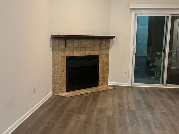 Fire place is Non functional. Only decorative.