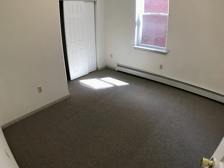 686-688 Broad St — Photo 4