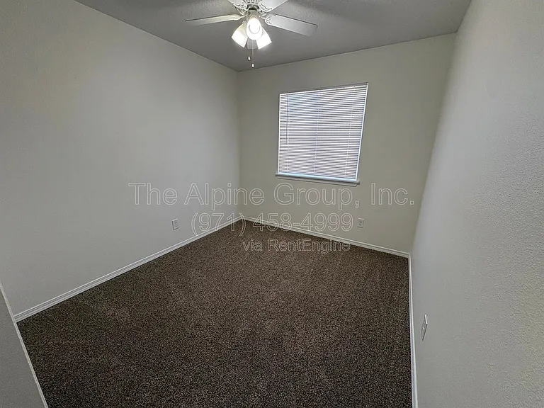 210 NW Connell Ave — Photo 10