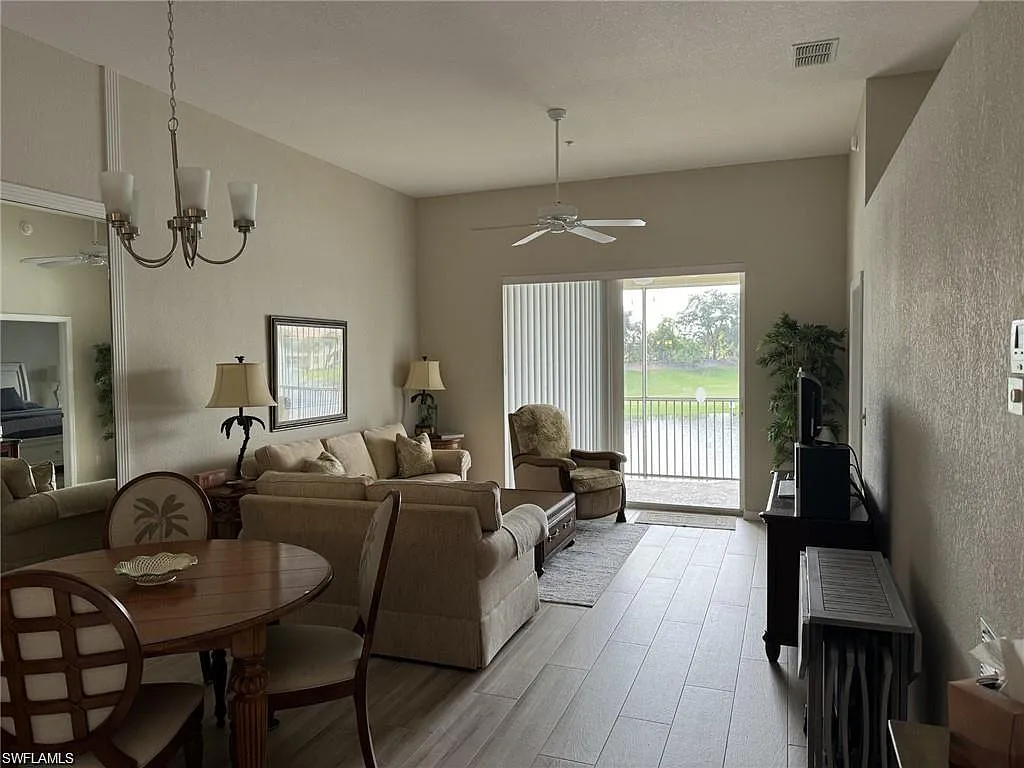 2 bed, 2.0 bath, 1183 sqft, $7,500 — Photo 3