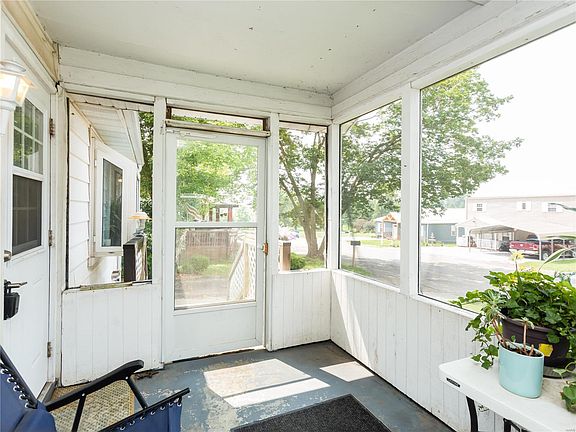 4th image of 608 Raymond St