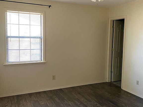 4th image of 403 W 16th Ct #A