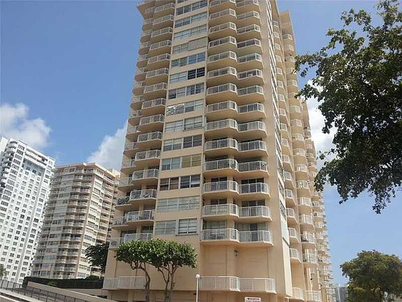 2nd image of 18011 Biscayne Blvd #12041