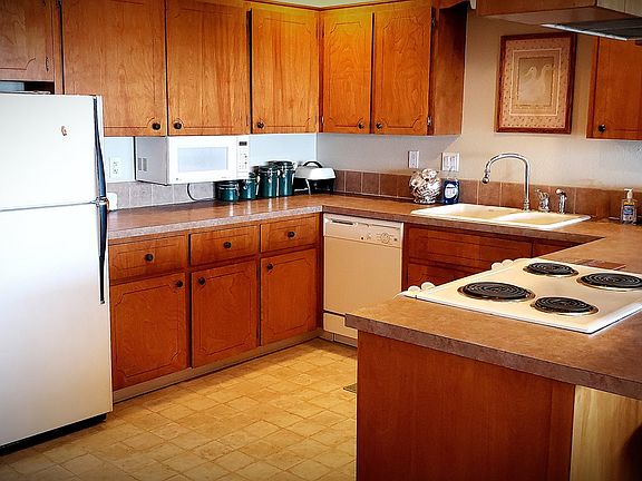 2nd image of 325 NW Lancer St #44