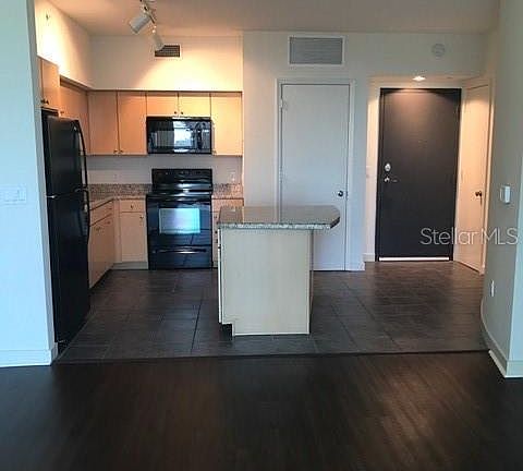 3rd image of 415-1 E Pine St #803