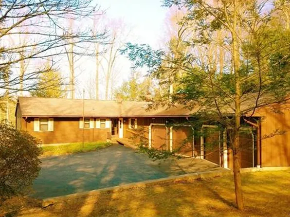 157 Thoreau Dr, Shelton, CT 06484