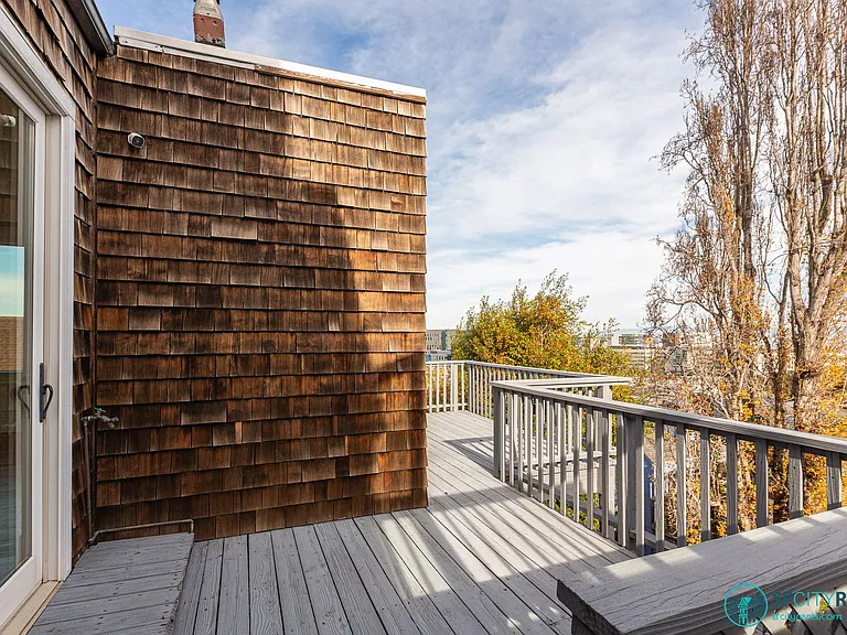 339 Texas St — Photo 9