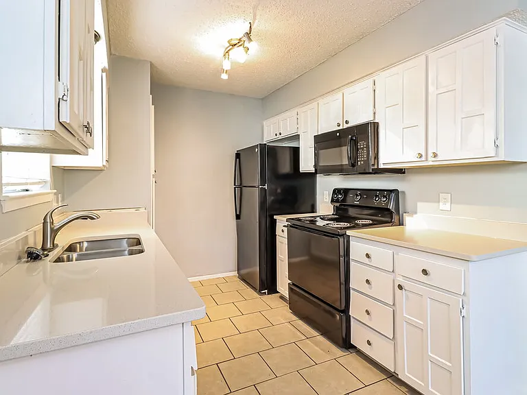 2821 Lana Cir — Photo 8