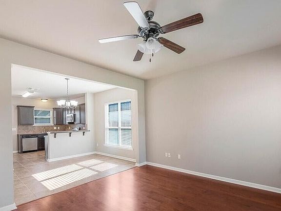 4th image of 102 Sabine Dr