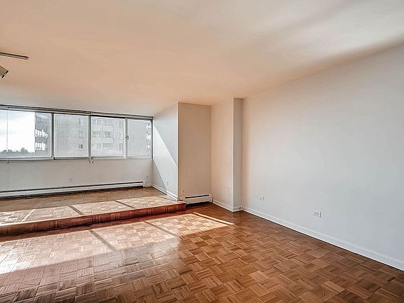 3rd image of 1250 N Humboldt St APT 1102