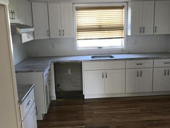 2nd image of 473 Elverton Ave Floor 2