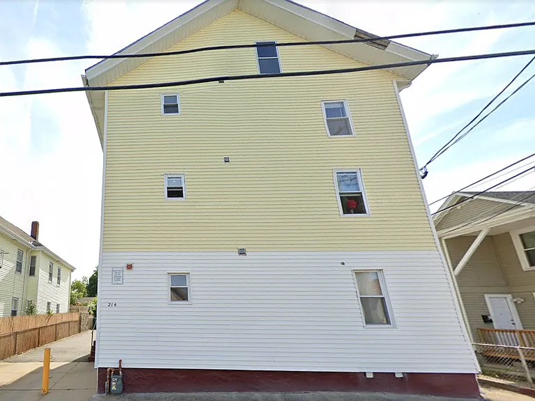 212-214 Washington St — Photo 1