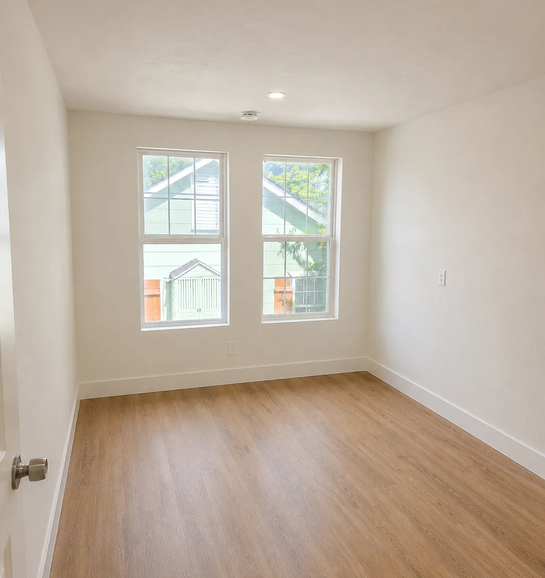 410 Randall St — Photo 3