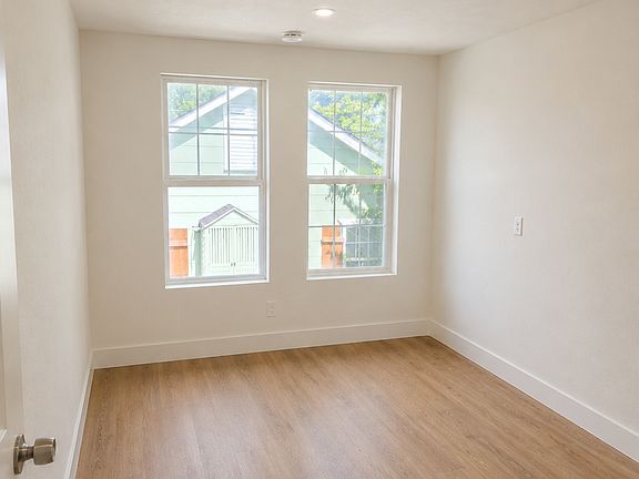 3rd image of 410 Randall St APT 5
