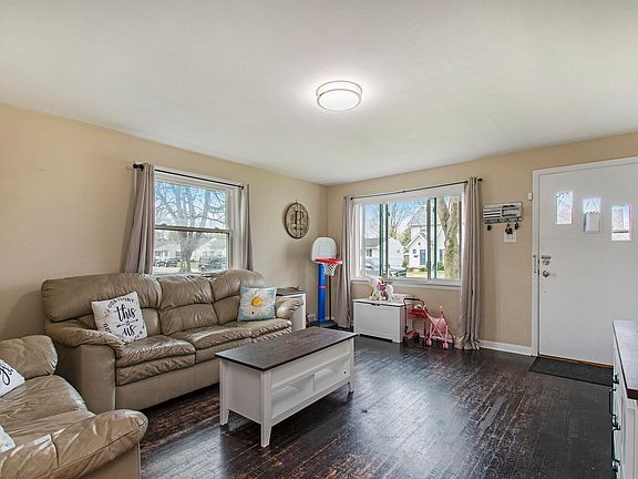 2nd image of 2038 Hollywood Pl