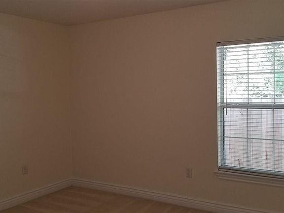 3rd image of 10861 Shadow Creek Dr