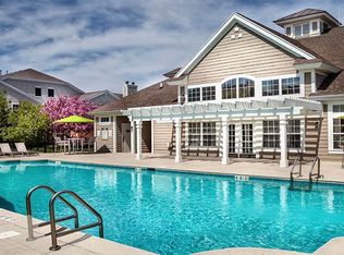 1870 Westfield Dr APT 14, Aurora, IL 60504