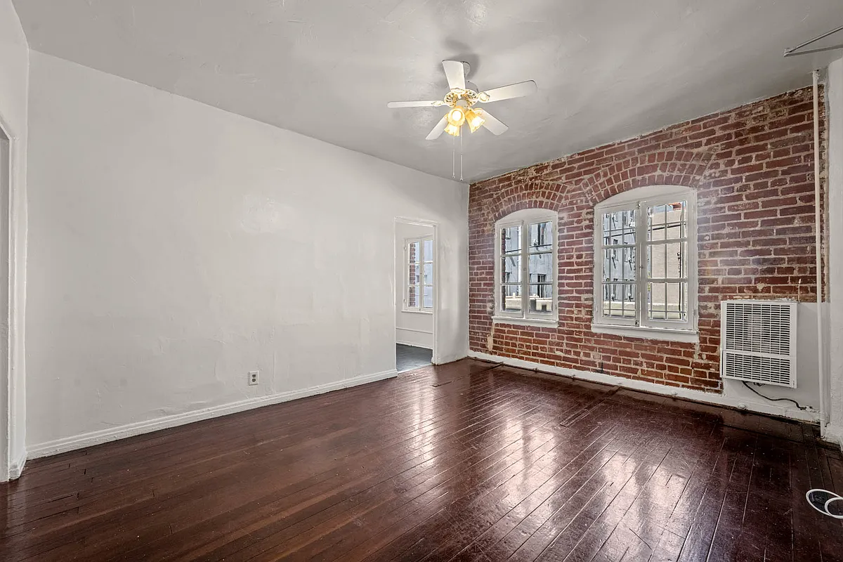Building Photo - 746 S Normandie Ave