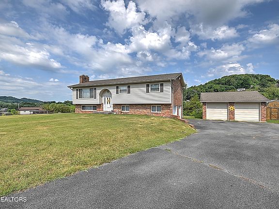 2nd image of 709 N Sherbrooke Cir
