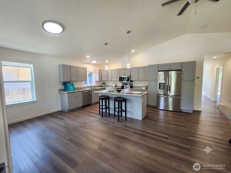 5th image of 371 Centaurus Avenue SW