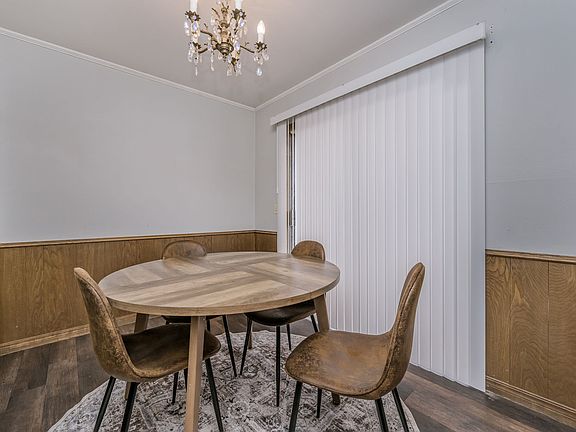 Large dining area for 4