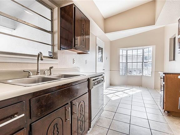 4th image of 10145 Tuscany St