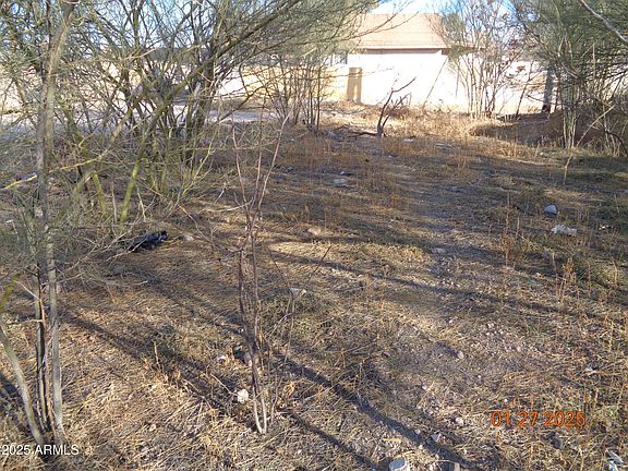 5th image of 626 E 7TH Street #9