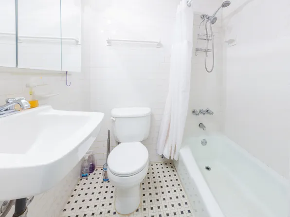 310 West 18th Street 4A image 6 of 6