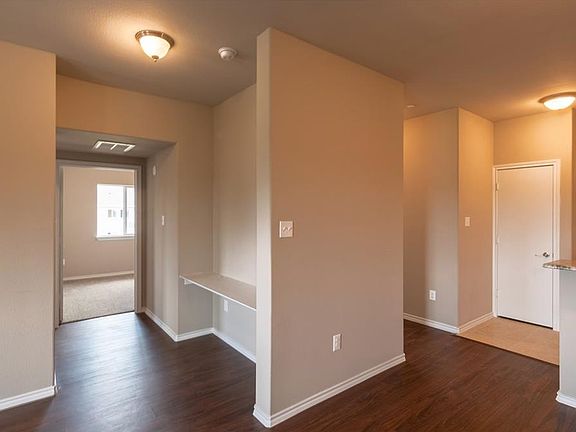 4th image of 516 E Hazelwood St Unit B