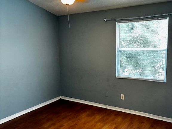 4th image of 111 E 1st St APT 37