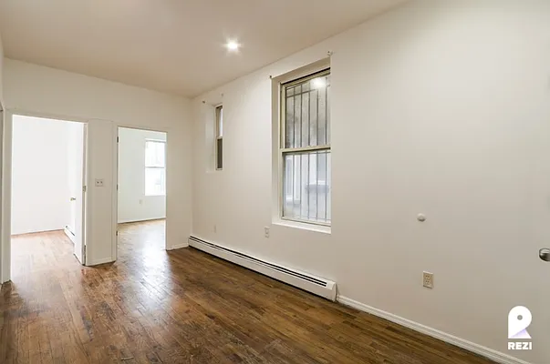 Rented by REZI | media 10