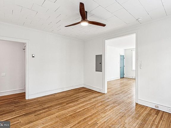 4th image of 7001 McCallum St APT B