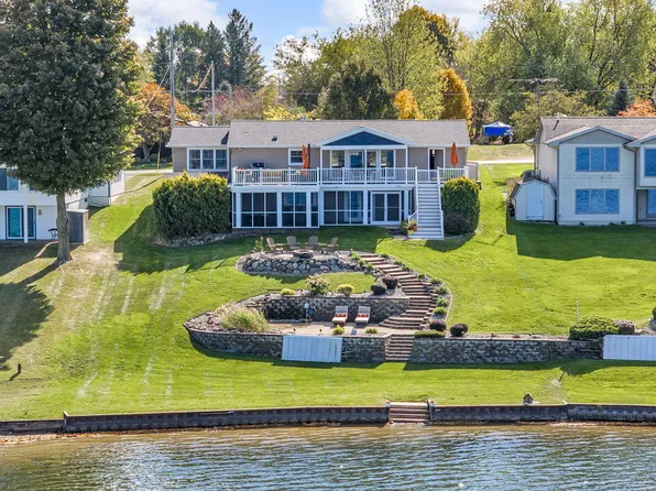 14130 Shannon Dr, Cement City, MI 49233