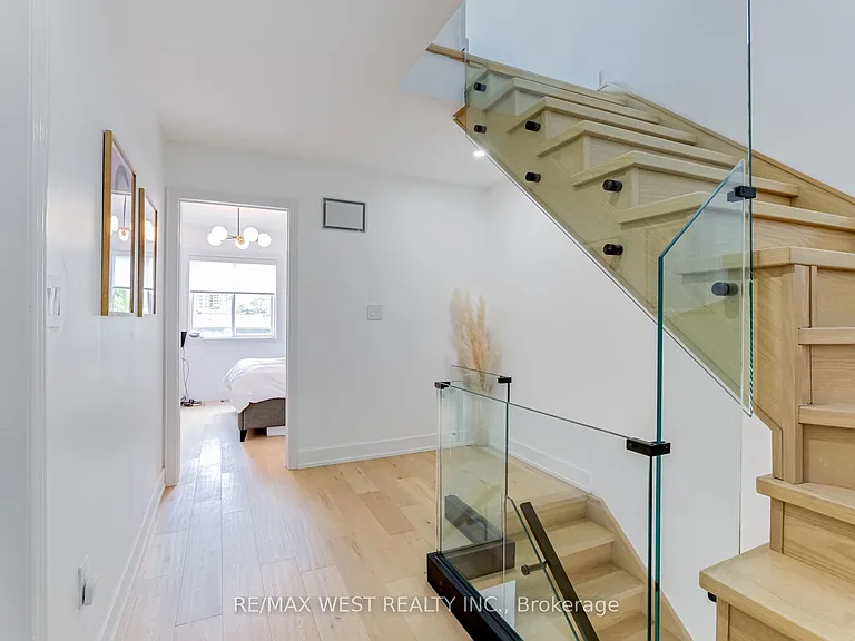 12 Grogan Mews — Photo 9