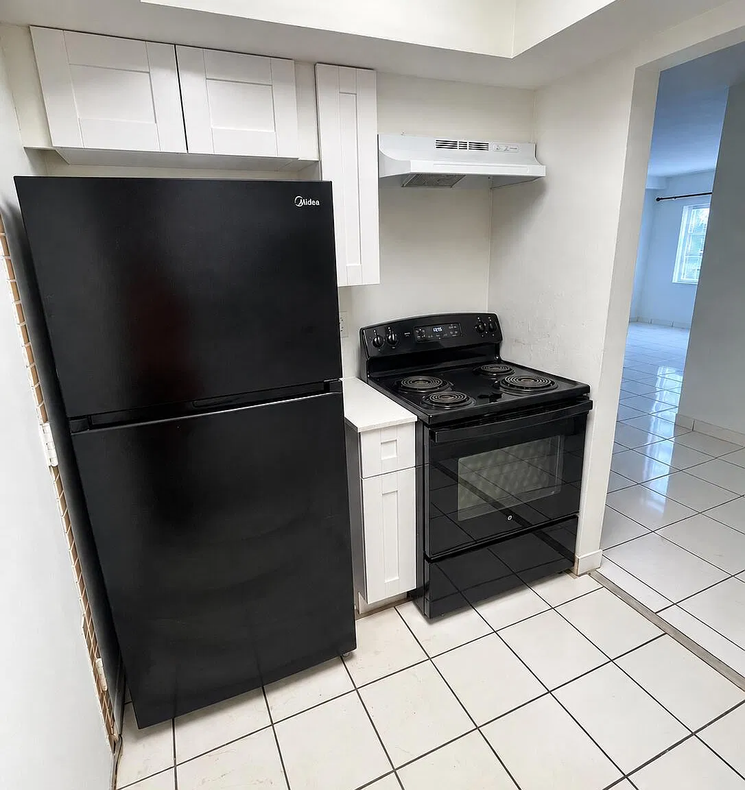 2 bed, 1.0 bath, 798 sqft, $2,000 — Photo 3