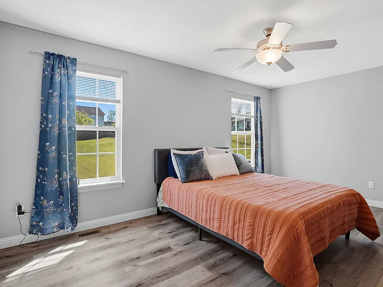 460 E Cedar Ct — Photo 9