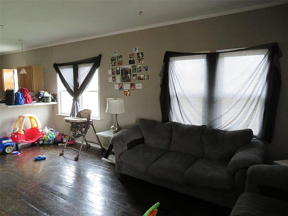 3rd image of 1702 Portland Ave