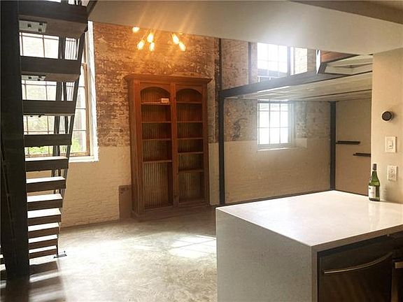 4th image of 920 Poeyfarre St APT 124