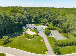 1 Glenby Lane, Brookville, NY 11545