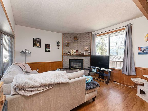 5th image of 2911 51st Ave