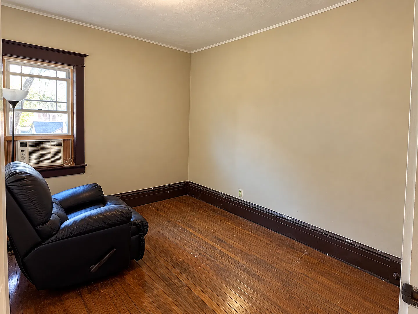 205 N Busey Ave — Photo 3