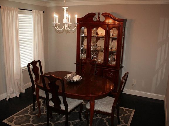 4th image of 2216 Kingsdale Ct