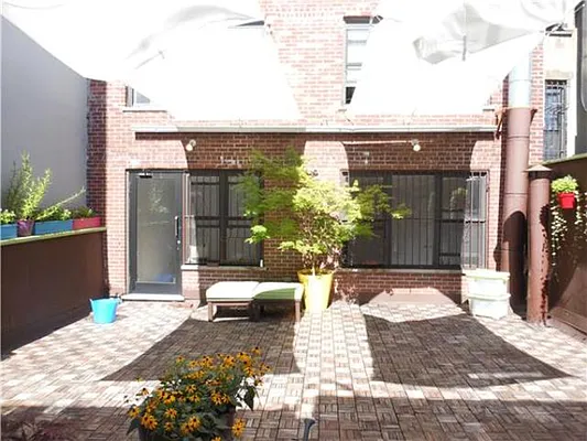 Rented by MNS | media 6