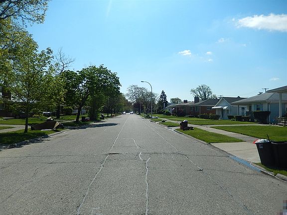 5th image of 20850 Anita St