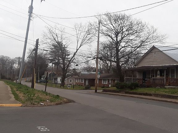 5th image of 943 Clark St