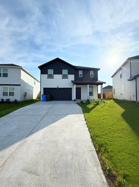 4 bed, 2.5 bath, 2338 sqft, $2,750 — Photo 1