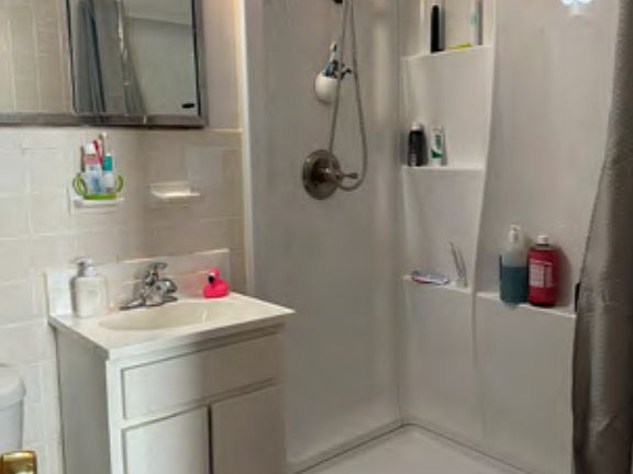 4th image of 632 Humboldt St #2