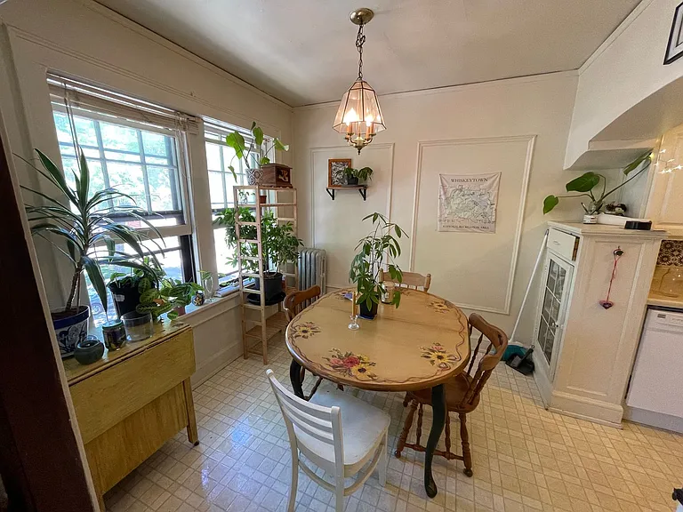 1805 E Park Pl — Photo 5