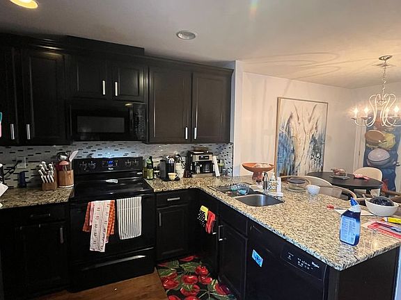 2nd image of 1217 Riverbrook Dr