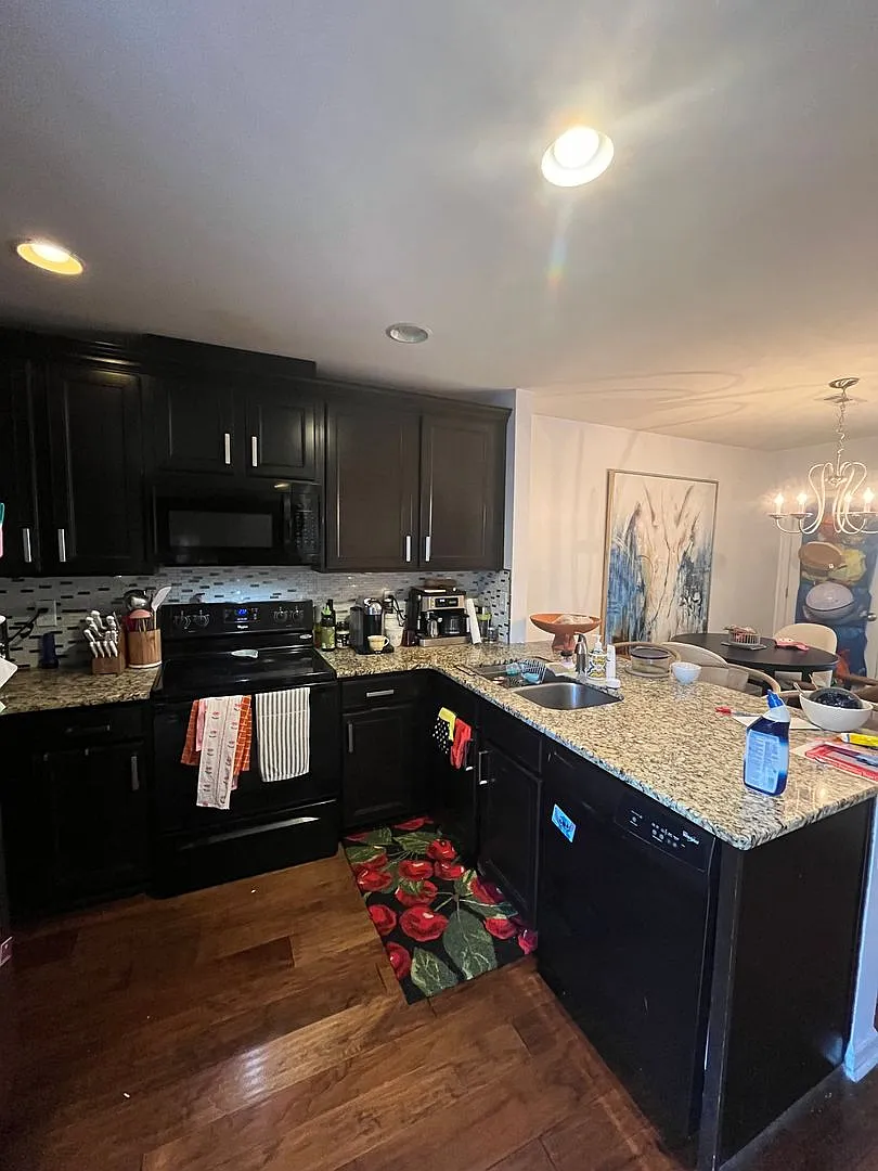 Building Photo - 1217 Riverbrook Dr